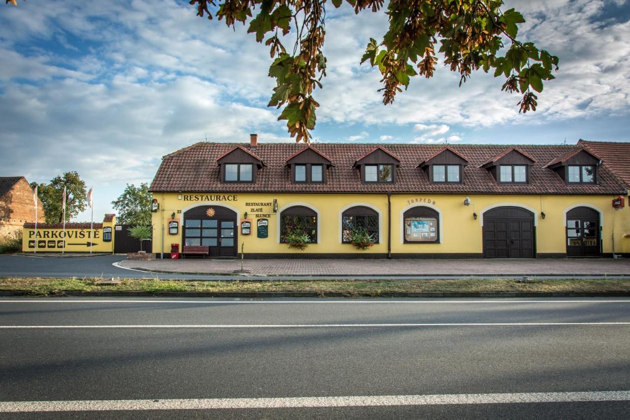 Penzion Zlaté Slunce Chocenice Extérieur photo