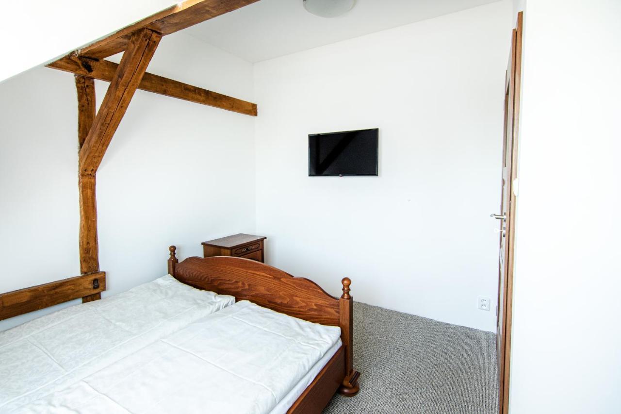 Penzion Zlaté Slunce Chocenice Extérieur photo