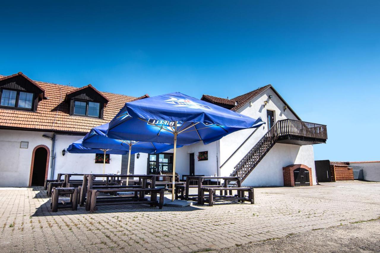 Penzion Zlaté Slunce Chocenice Extérieur photo