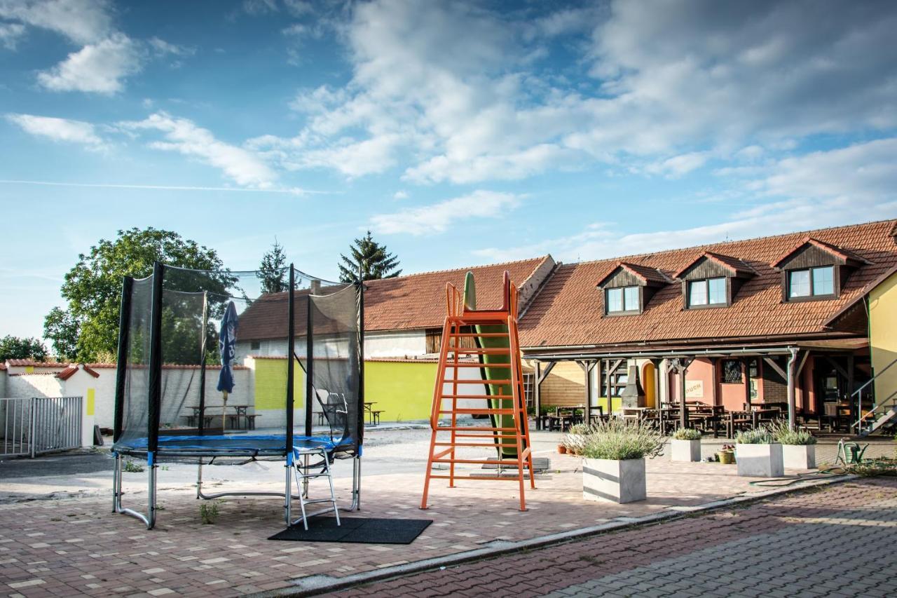 Penzion Zlaté Slunce Chocenice Extérieur photo
